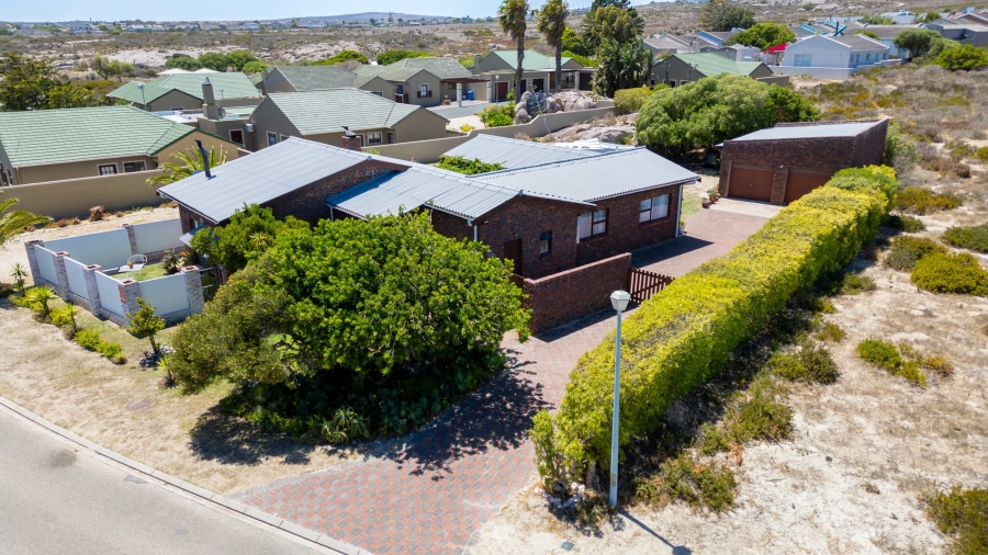 4 Bedroom Property for Sale in Middedorp Western Cape